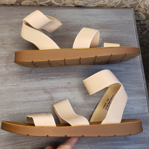 Cushionaire Memory Foam Sandals with Ankle-Straps Size 7½ - Picture 7 of 10